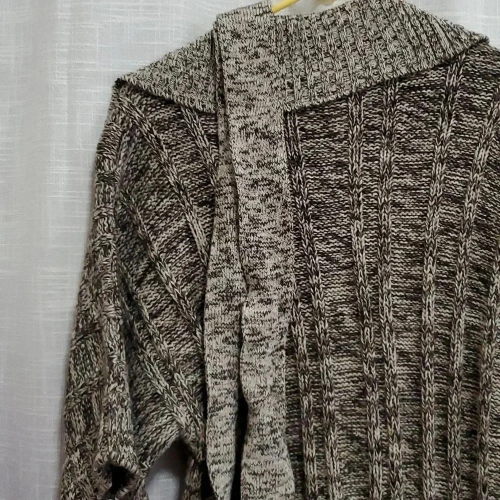 CAROLYN TAYLOR SWEATER - Picture 8 of 8